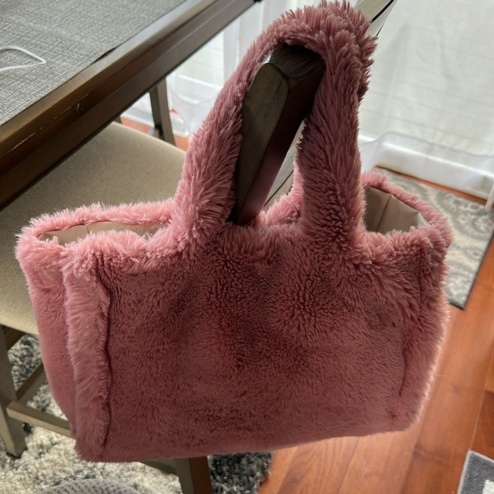 NWT PINK  Fuzzy Bag. New with tags ! Great Valentine’s Day gift